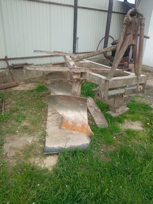 Продам плуг 3/25