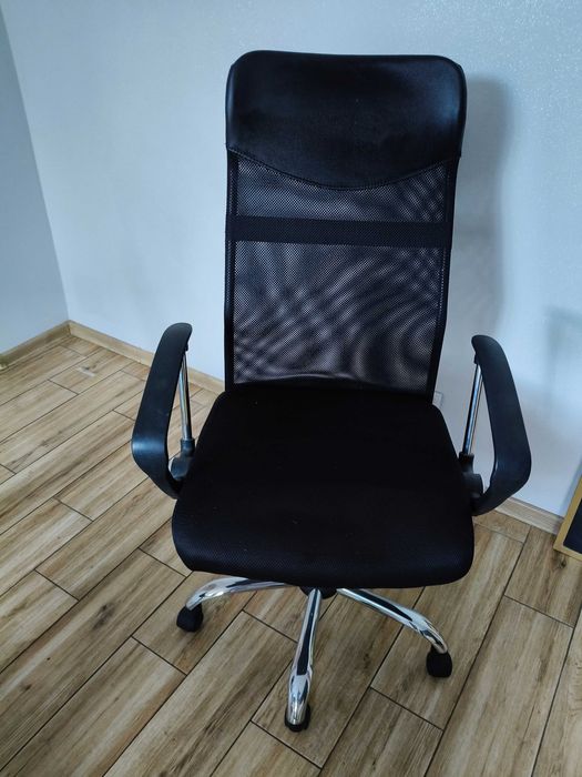 Fotel obrotowy w bardzo dobrym stanie