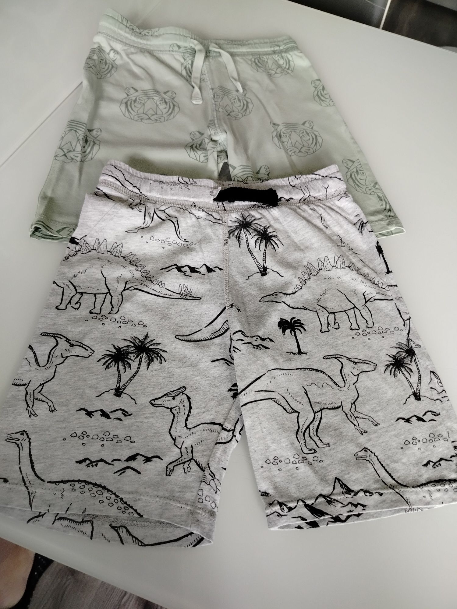 Sprzedam spodenki firmy H&M rozmiar 116