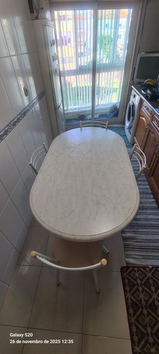 Mesa de cozinha  e cadeiras