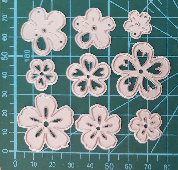 231. Wykrojniki kwiaty scrapbooking