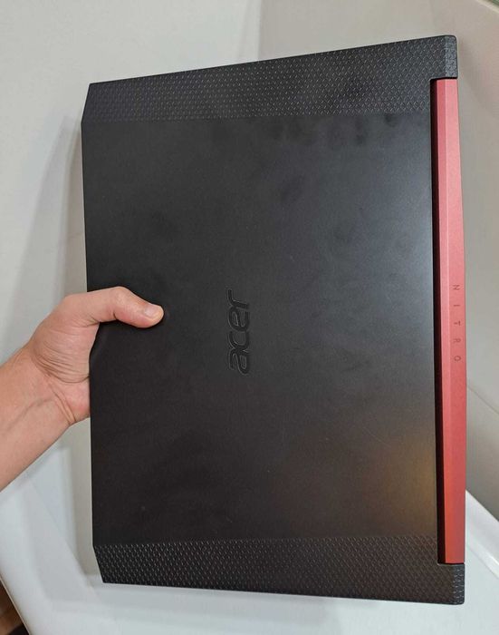Acer Nitro RTX 2060 / RAM 16 GB / i7 9750H