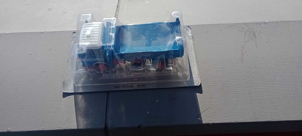 Sprzedam modele ciężarówek skala 1:43