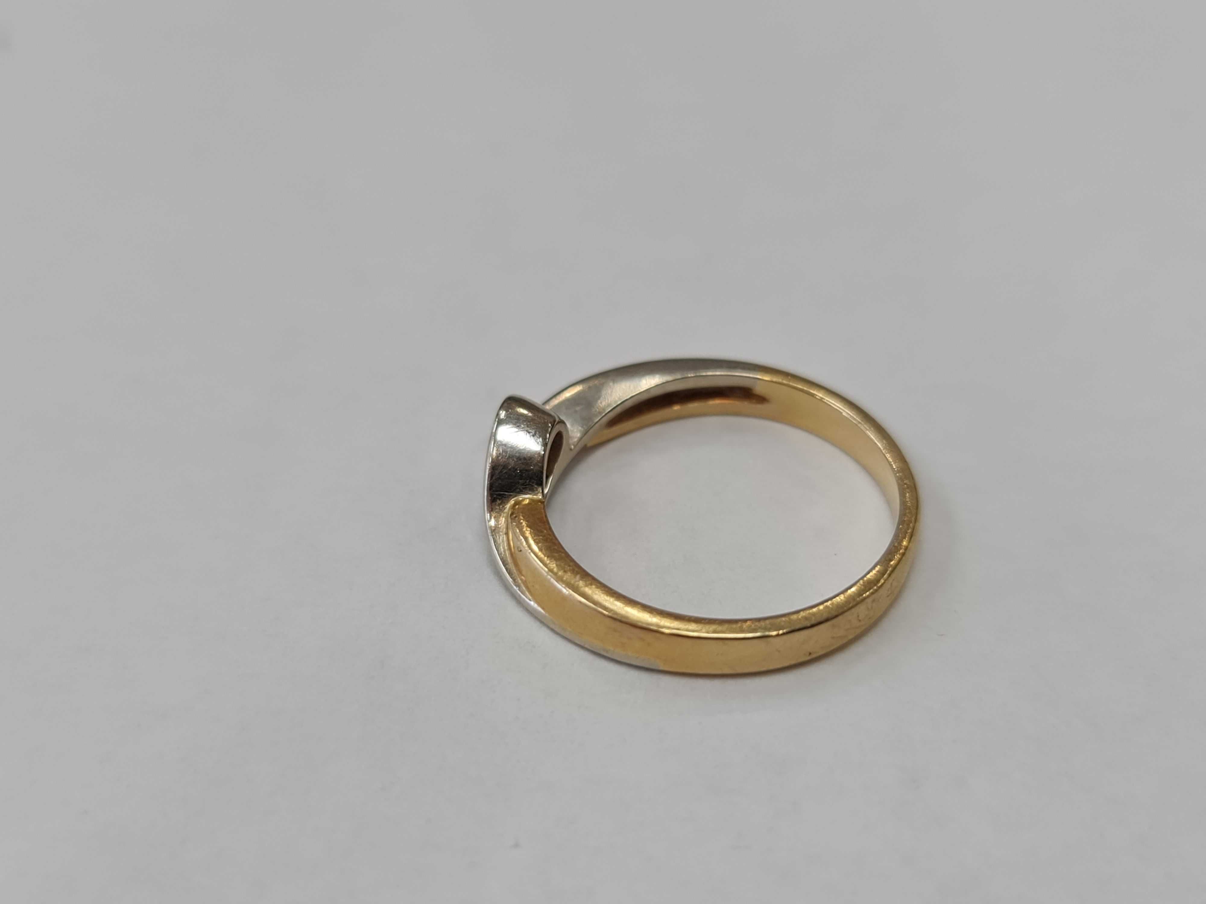 Złoty pierścionek/ Apart/ 585/ 2.36 gram/ R10/ Brylant 0.05 CT