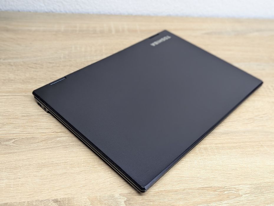 Продається класний , стильний ноутбук Toshiba Portege X20W