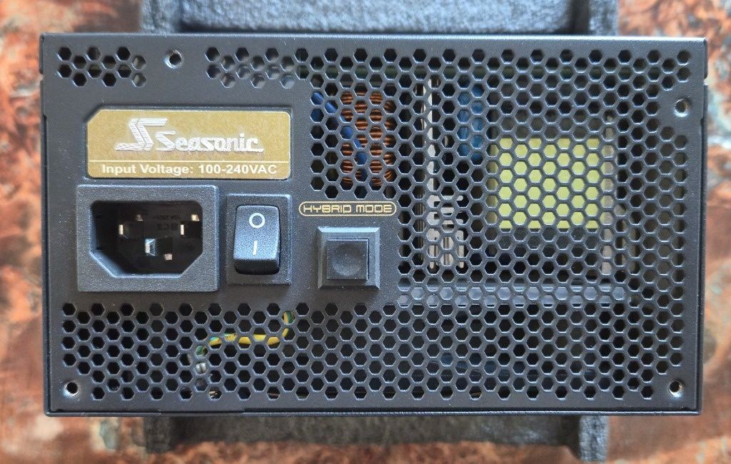 Zasilacz modularny Seasonic FOCUS Plus Gold 750 (SSR-750FX)