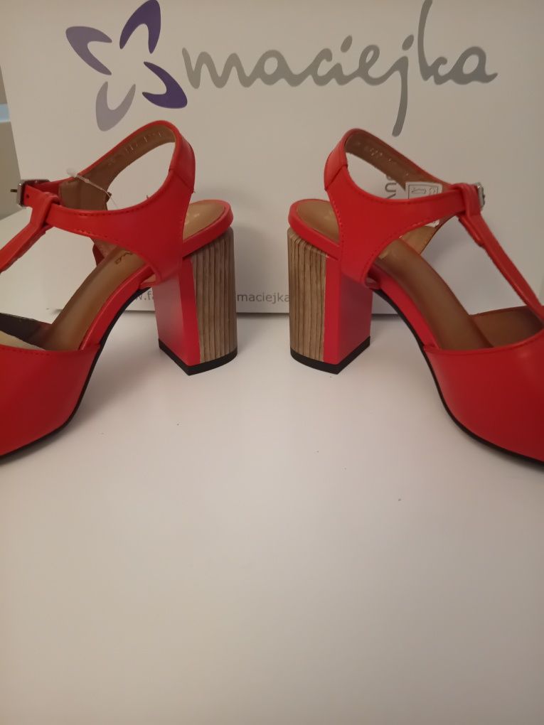 Buty na obcasie Maciejka