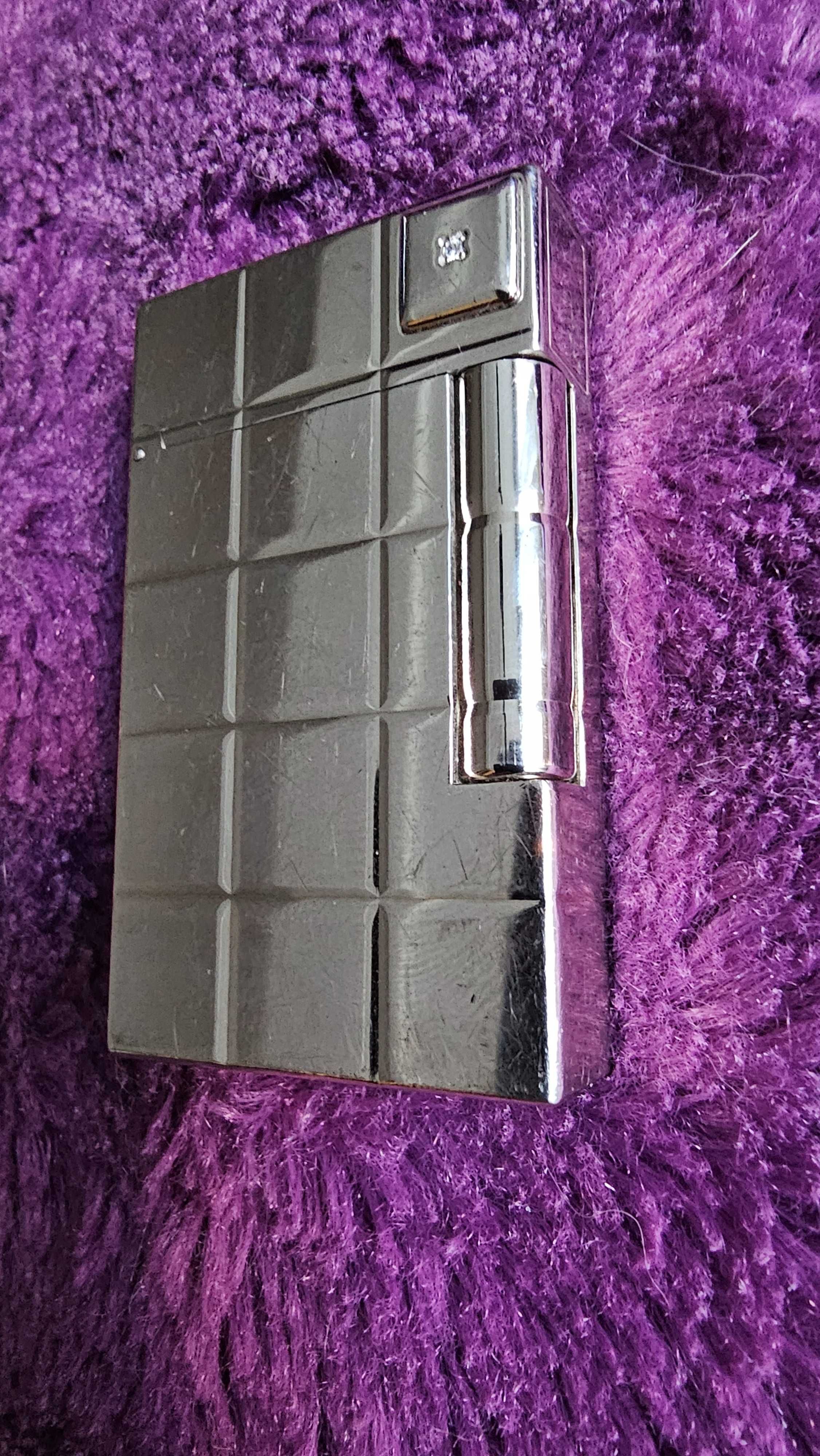 S.T. Dupont platynowa zapalniczka z diamentem