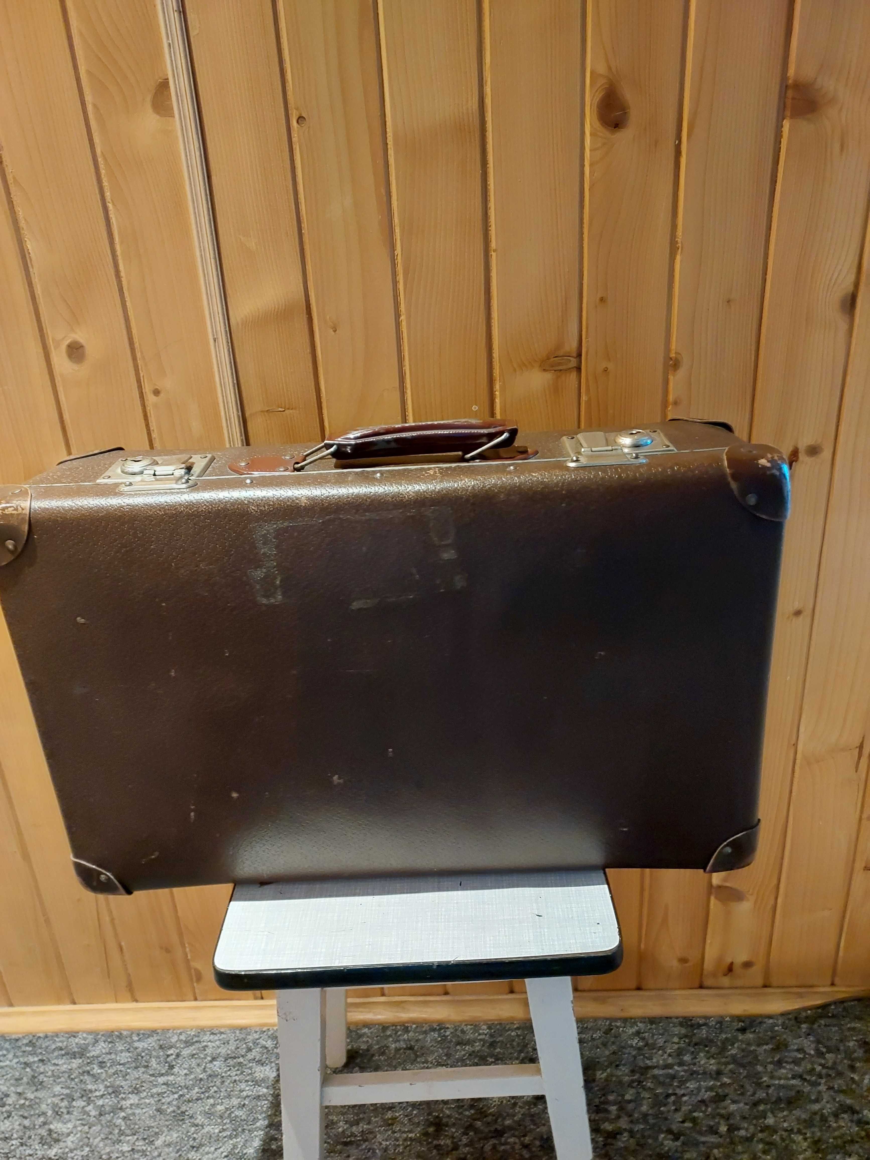 stara walizka z PRL