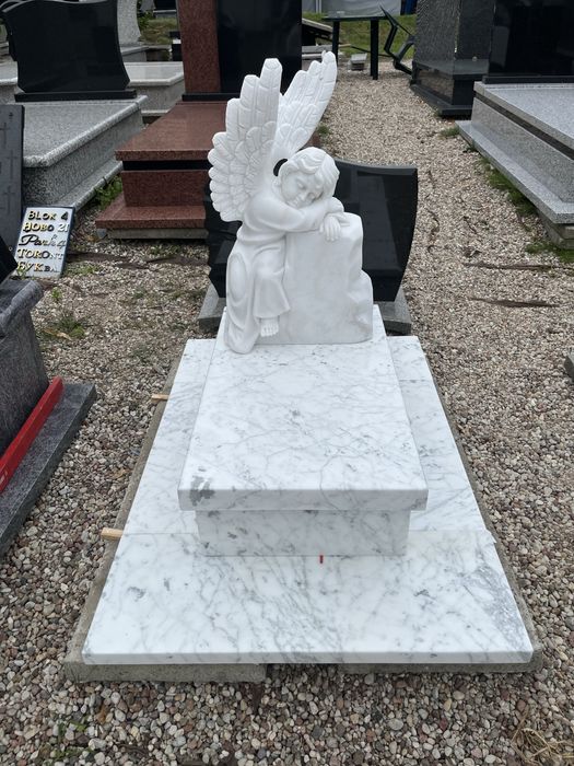 Sprzedaż, montaż - nagrobi, pomniki. Układanie kostki,kucie liter