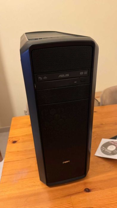 Caixa Computador Nox com peças vintages