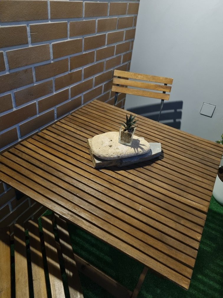 Mesa e Cadeiras de Jardim