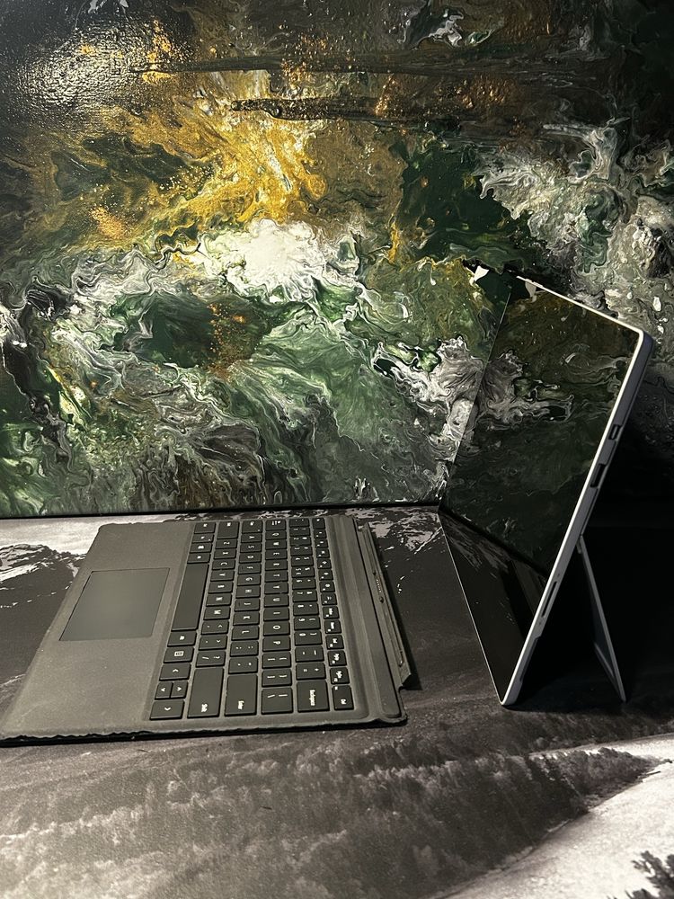 Microsoft Surface Pro 2w1– Intel Core M / 4GB RAM / 128GB SSD