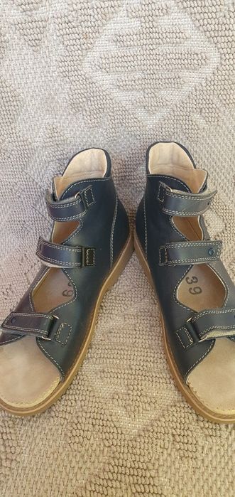 Buty korygujące wady postawy..koślawość kolan etc Bajbut