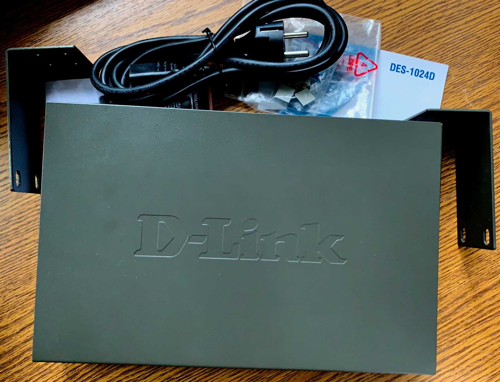 Комутатор D-Link DES-1024D на 24 порти