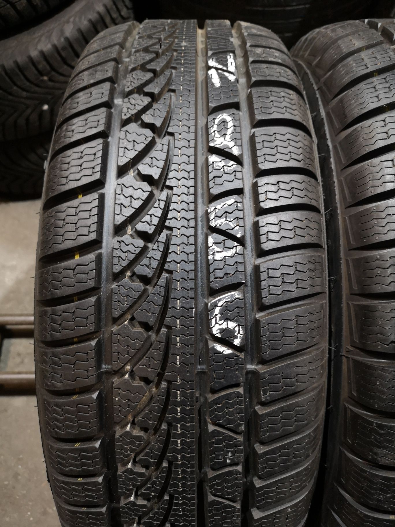 Opony zimowe 215/65/15 Petlas 2szt 9mm