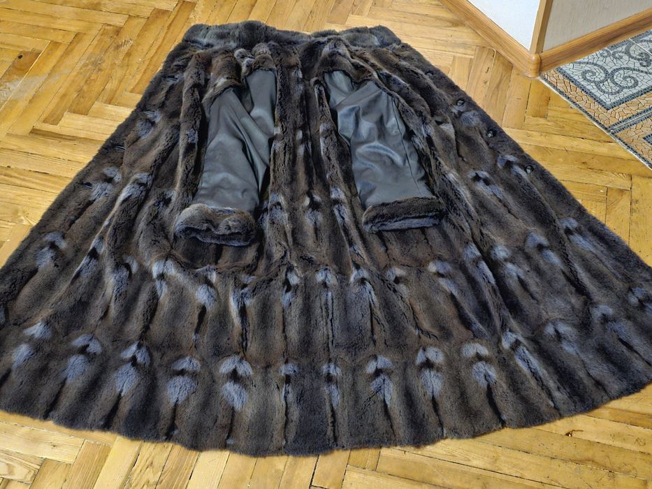 Шубка з білки натуральна, легка, як норка.