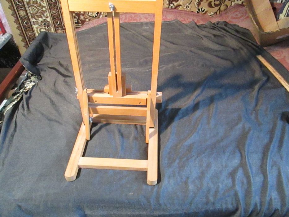 продаётся недорого новый деревянный мольберт для рисования