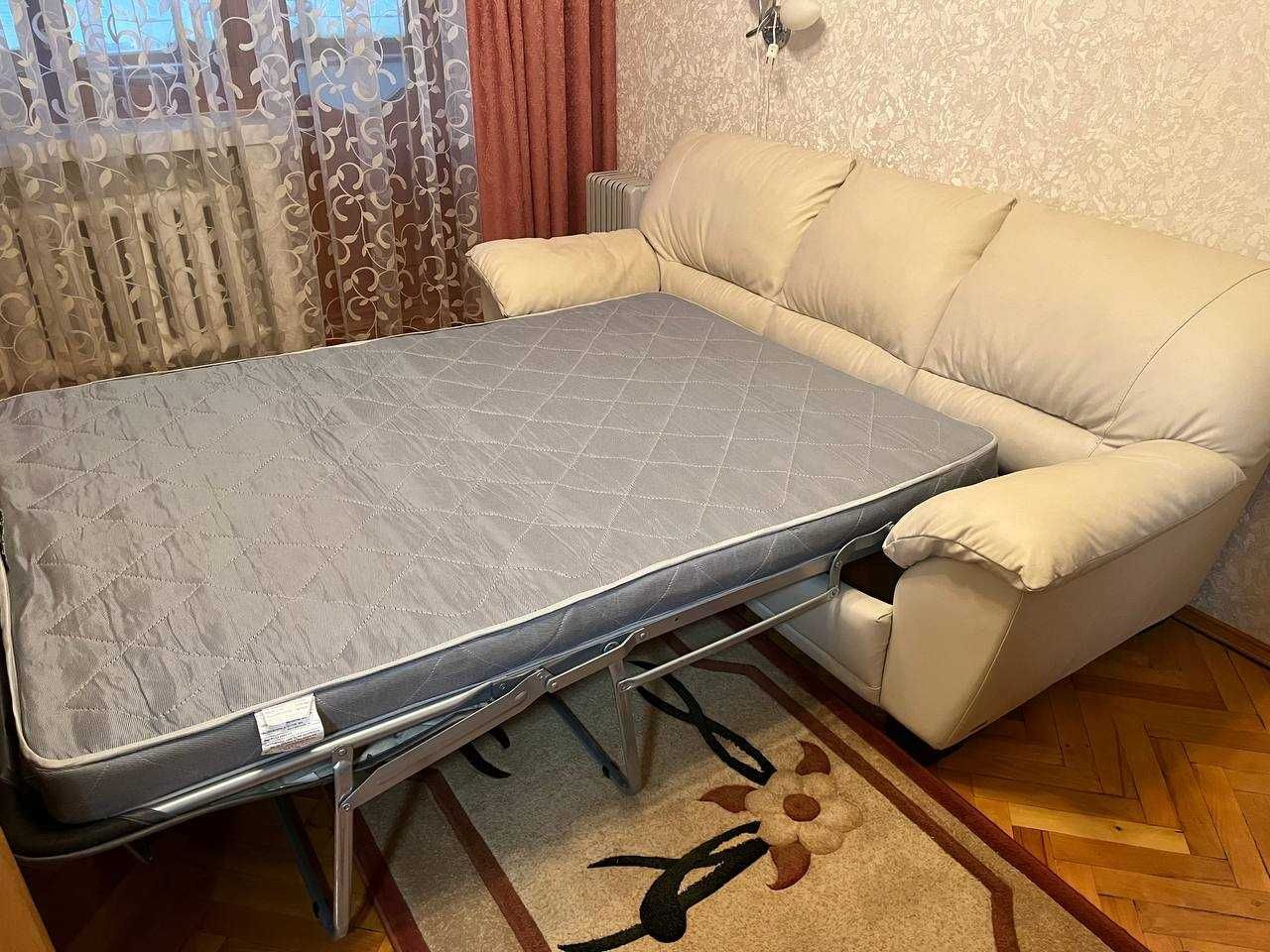 Итальянский кожаный диван ITALSOFA. Раскладной. Молочно-бежевый