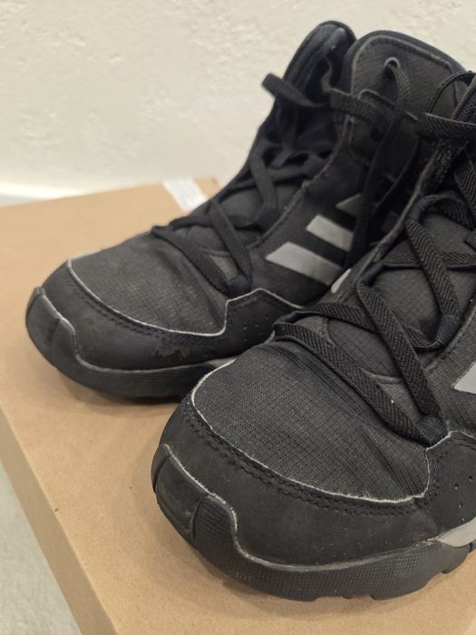 Зимове взуття кросівки Adidas terrex 38р 39р