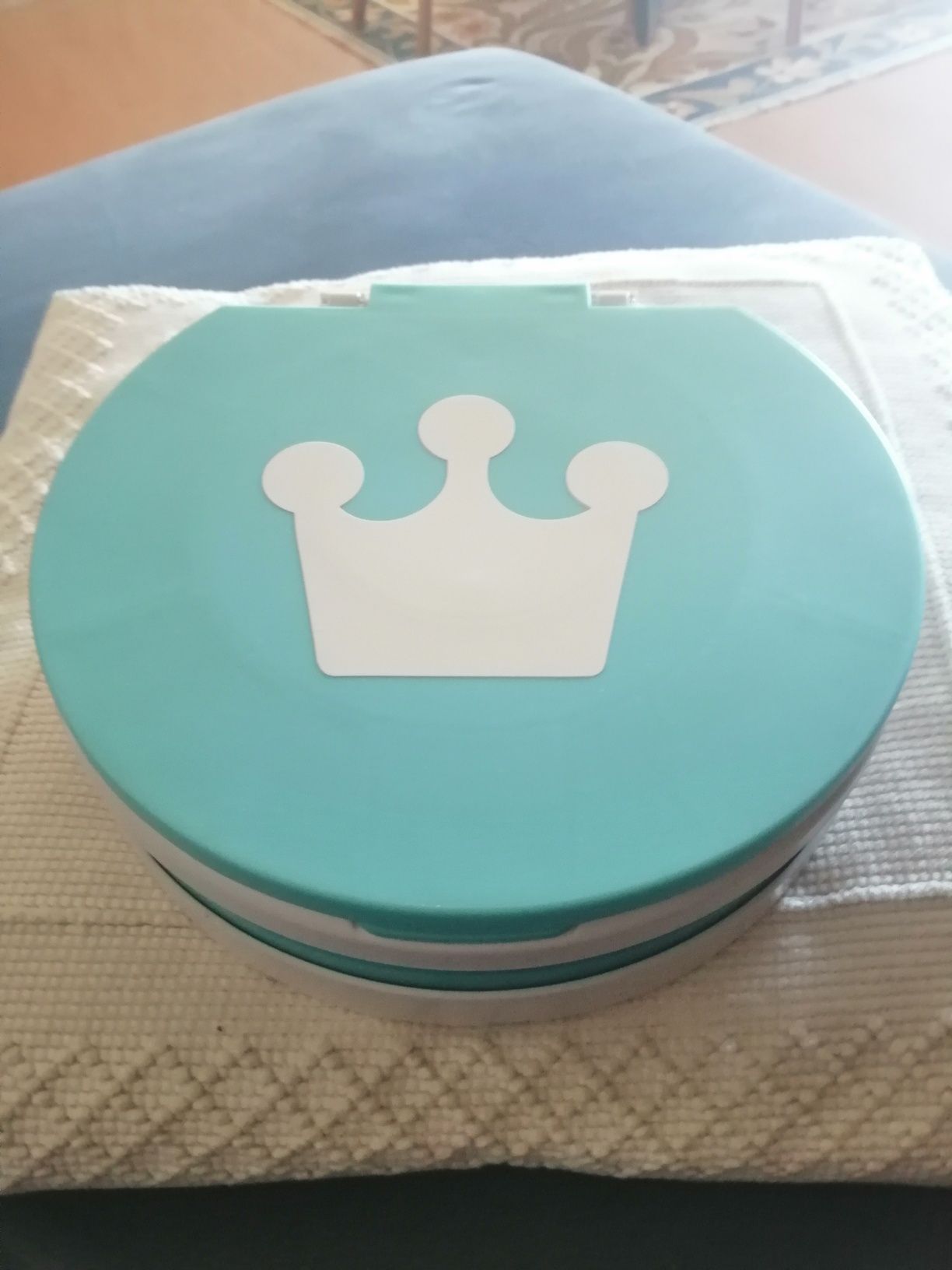 Bacio ou pote portátil para crianças