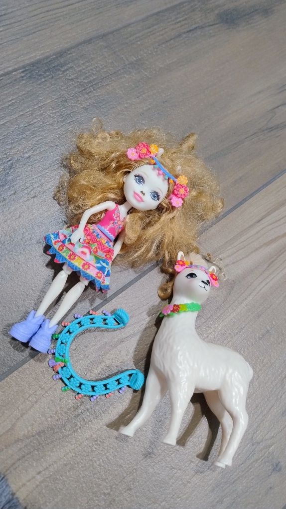 Lalka Enchantimals i duże zwierzę Lama