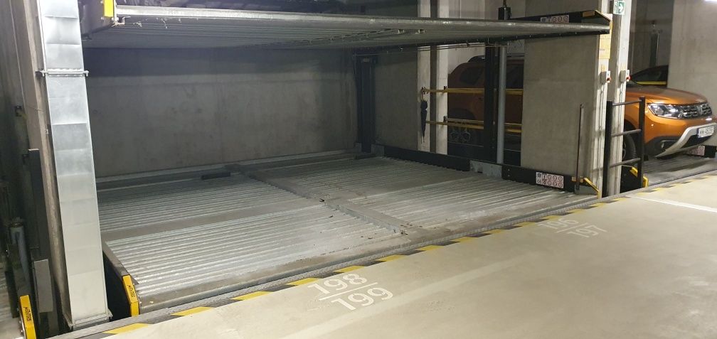Miejsce parkingowe Al. Rzeczypospolitej 6, Wilanów