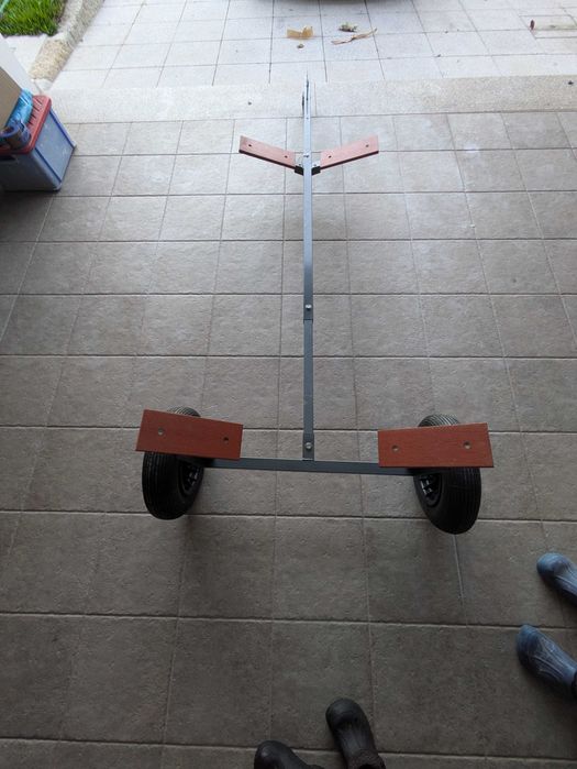 Reboque para barco de regata ou de apoio