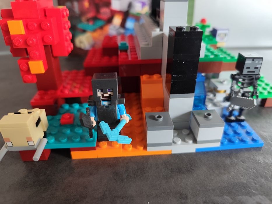LEGO Minecraft 21172- Zniszczony portal