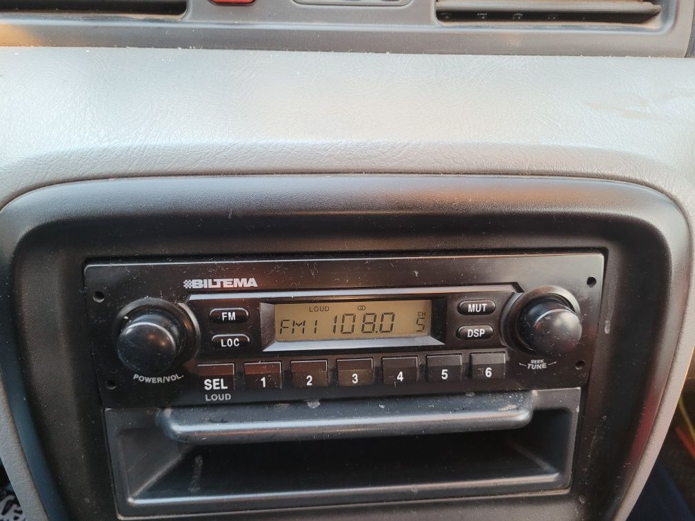 Radio samochodowe klasyczne Biltema