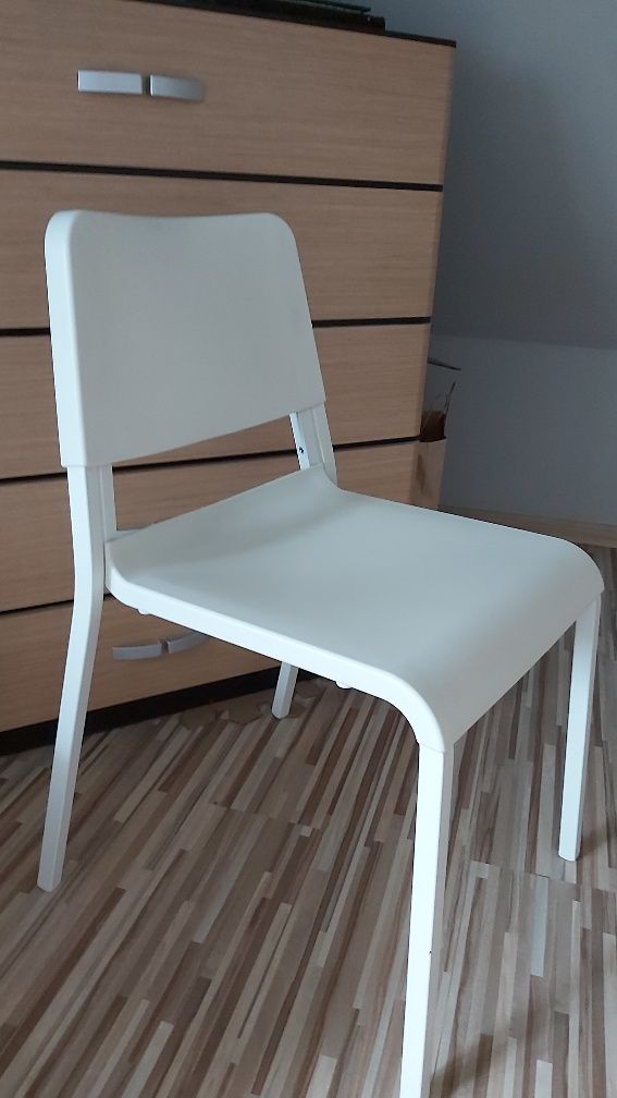 Krzeslo białe IKEA