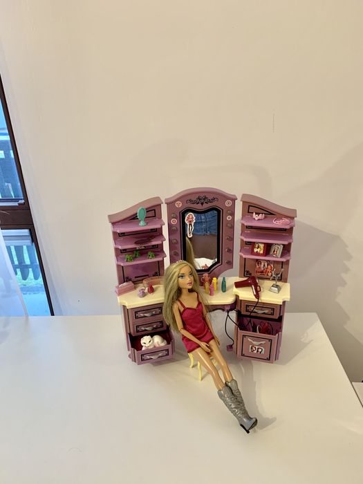 Toaletka dla lalek Barbie firmy My Scene, kosmetyki dla lalek