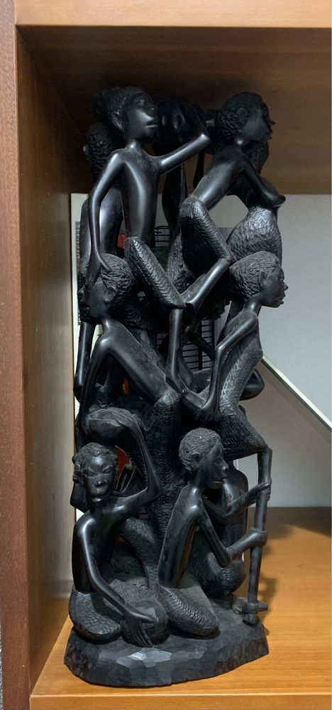 Escultura Pau Preto Moçambique