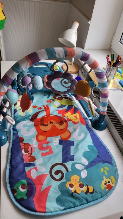 Edukacyjna mata dla niemowląt, niemowlaka leżak