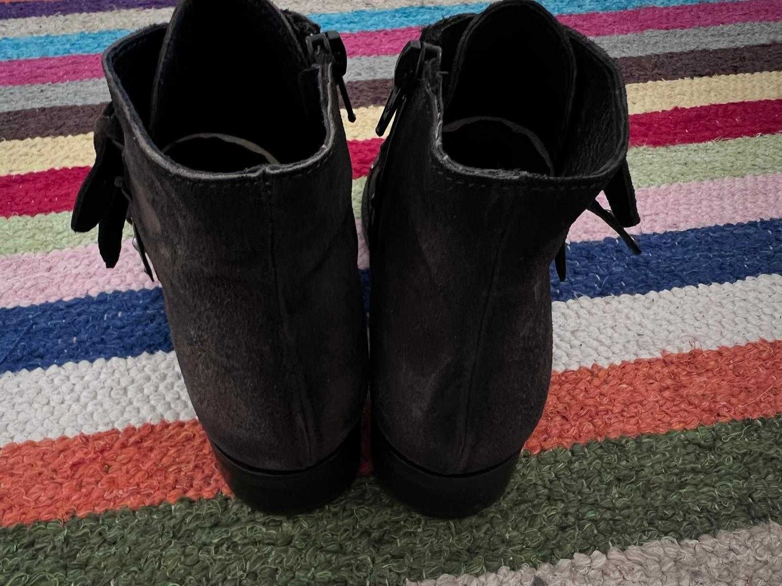 Botins em pele castanhos bronze Tapadas