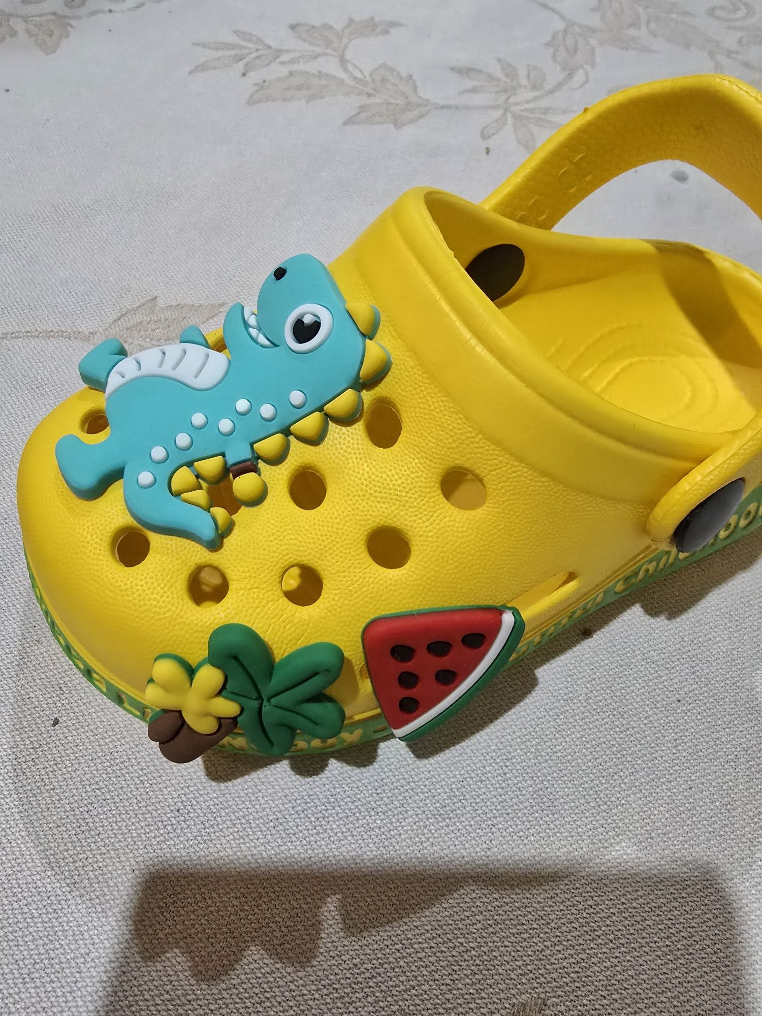 Crogs criança com bonecos