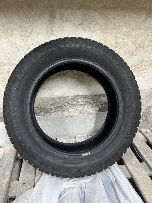 Зимова гума Goodyear Ultra Grip 16r