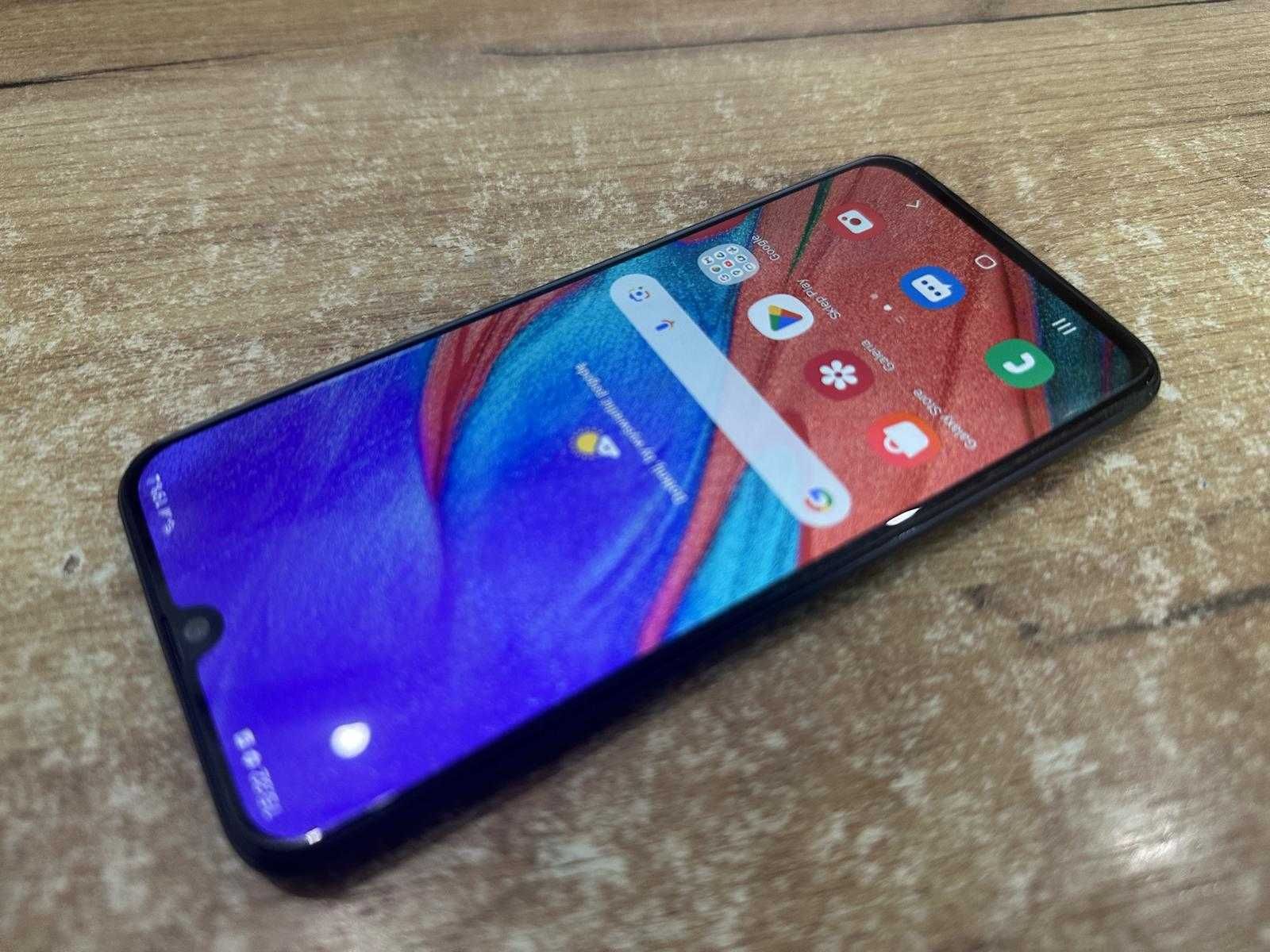Telefon SAMSUNG A40 ładowarka