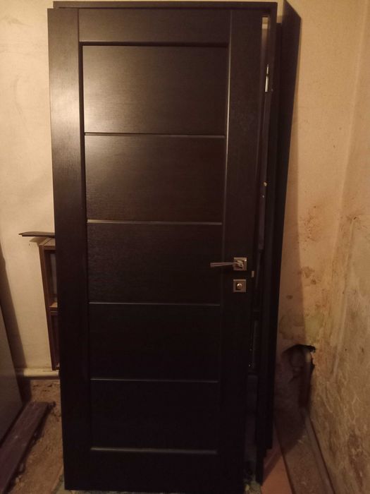 Двері міжкімнатні з замком і коробкою