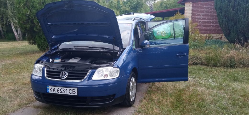 Фольксваген 2003 рік Автомобиль Volkswagen Touran 1.6