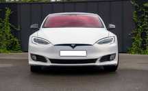 Tesla model s 2018 року