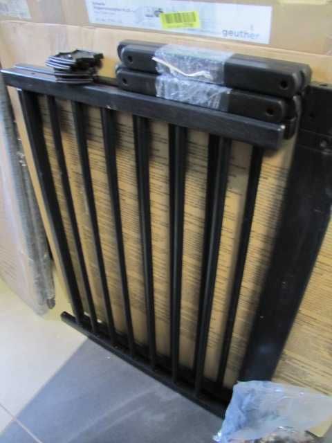 Geuther Bramka zabezpieczająca na schody Plus 2733+ 67-107 cm czarna