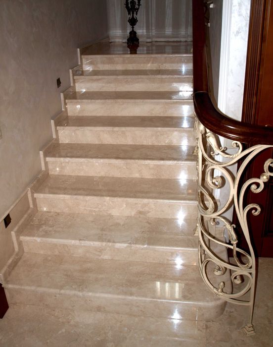 Лестница из камня (мрамор, гранит, керамогранит)