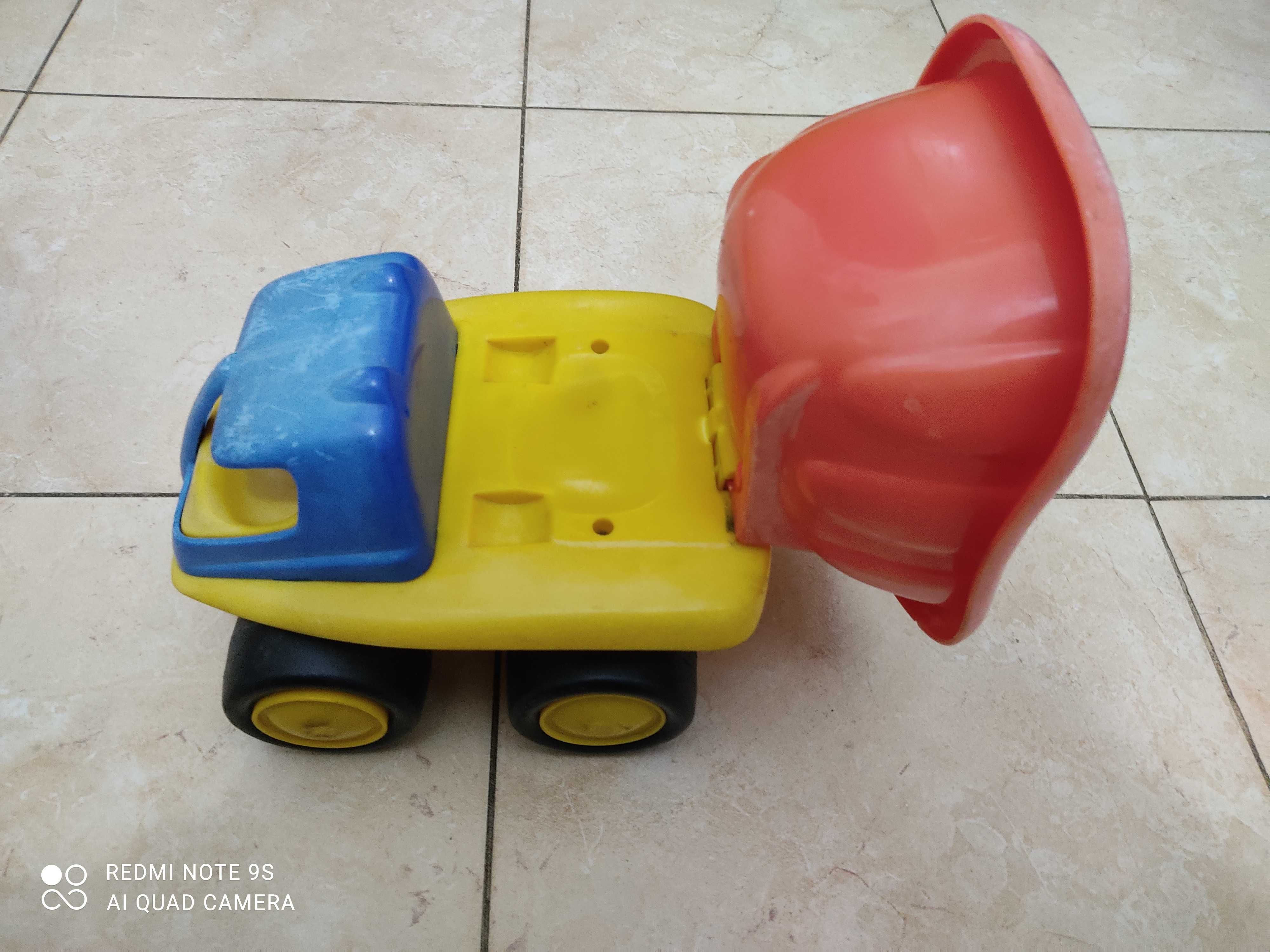 Triciclo para criança e outros brinquedos