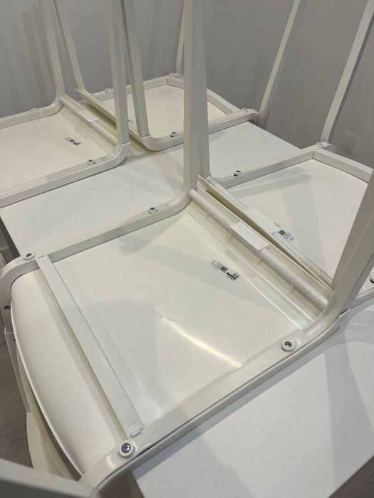 Mesa e 4 cadeiras 120€