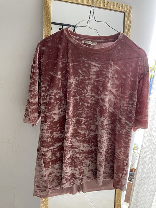 Varias camisolas multicoloridas