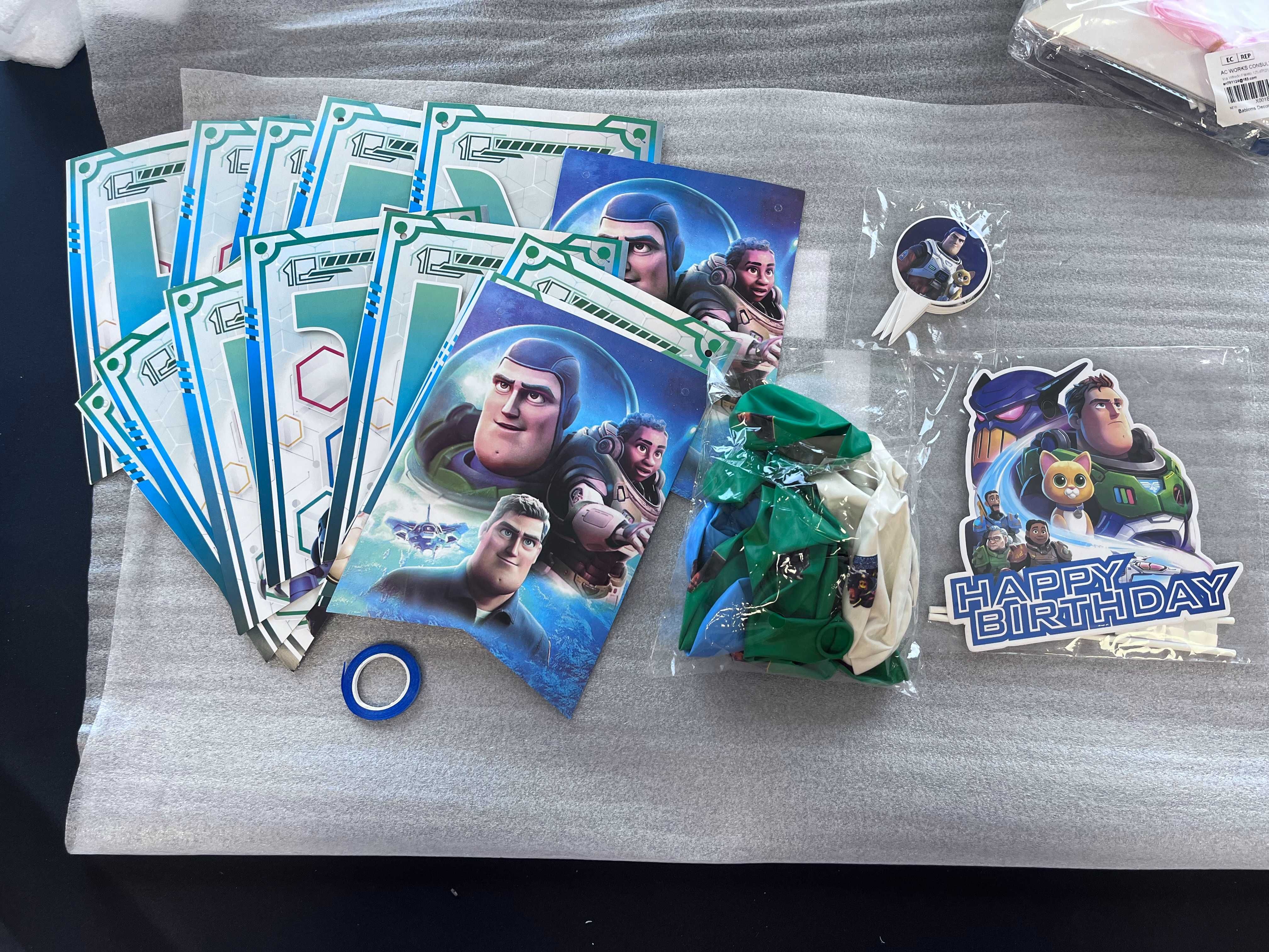 Zestaw ozdób urodzinowych Lightyear (Buzz Astral)