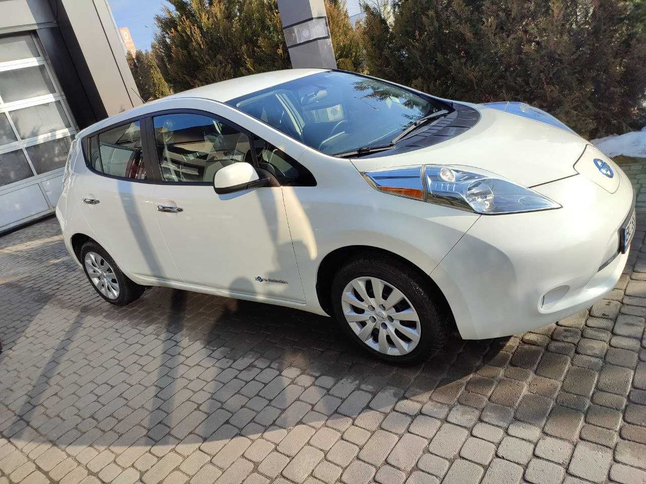 Nissan Leaf 2014 року