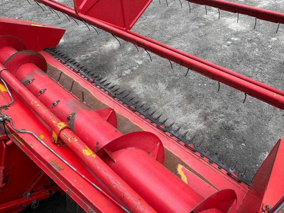 Свіжо привезений комбайн Massey Ferguson 20 48S Клас Sampo Норвегія