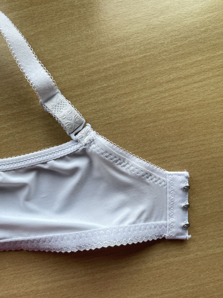 Koronkowy stanik rozmiar 85C Nowy bez metki
